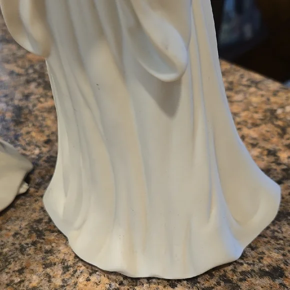 Vintage Partylite Set of Three White Angel Figurines - Picture 11 of 11